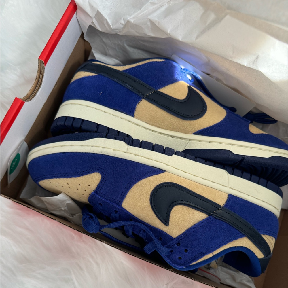 Nike Dunk Low LX - Deep Royal Blue/Sesame/Sesame/Midnight
Navy/Dark Obsidian